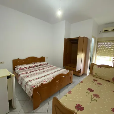 Bar Kristaq Daja فندق ديفيجاكه